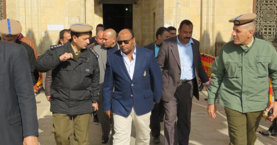 مدير أمن الغربية يتفقد خدمات تأمين المسجد الأحمدى بطنطا