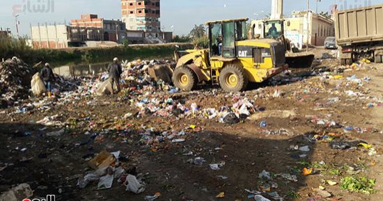 فيديو وصور.. رئيس مدينة دمنهور: رفع 120 طن قمامة من كفر الدوار يوميًا