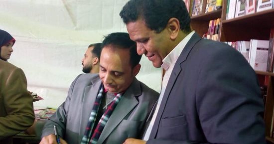 صور.. عصام بطاح يوقع "الكلام التمام" بمعرض الكتاب