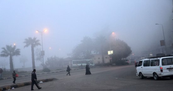 المرور يغلق طريق الكريمات من بنى سويف إلى المنيا بسبب الشبورة الكثيفة