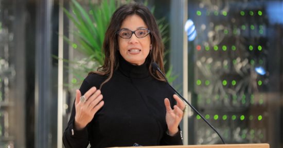 صور.. مجلس الشيوخ الإيطالى يمنح جائزه "الحوار الأوروبى" لـ جيهان زكى