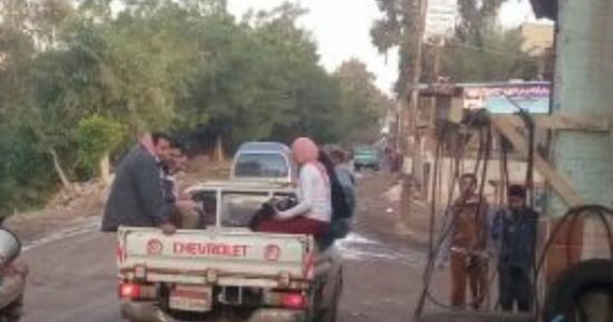 عربات نصف نقل تنقل المواطنين بقرية البيضا بالبحيرة ومطالب بتطوير الطرق