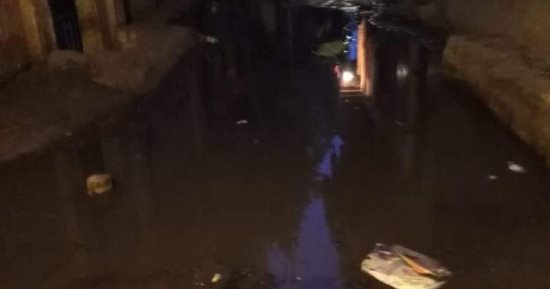 صور.. مياه الصرف تغرق شوارع بنى عدى فى بنى سويف والأهالى يستغيثون