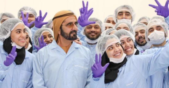 ولى عهد دبى عن صورة والده مع فريق عمل القمر الصناعى الإماراتى: هذه قصتنا