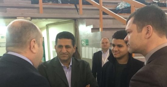 السفير المصرى فى بلجراد يُحفز عمر سلام قبل المشاركة فى بطولة العالم للسلاح