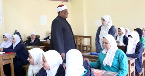 وكيل الأزهر يتابع بدء الدراسة.. ويوجه بعقد لقاءات مع طلاب الشهادة الثانوية