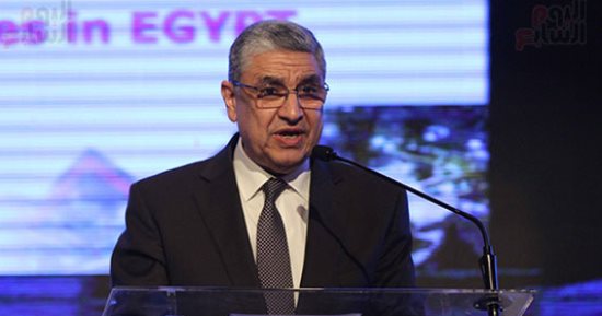 دواوين الوزارات × 24 ساعة.. وزير الكهرباء يدشن محطة بنبان للطاقة الشمسية