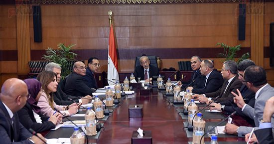 رئيس الوزراء يتابع مشروعات تطهير الترع والمصارف بمختلف المحافظات