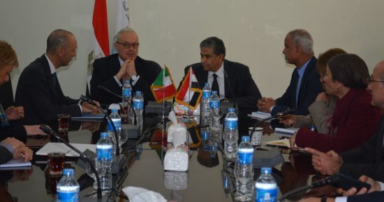وزير البيئة يلتقى السفير الإيطالى لبحث التعاون فى مجالى المخلفات والطاقة