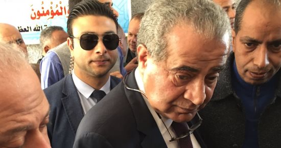 صور.. بدء جولة وزير التموين على مصنع إنتاج السكر فى قنا 