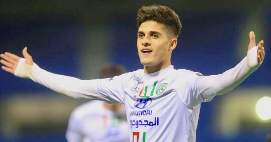 أحمد الشيخ يفوز بجائزة الأفضل فى مباراة الاتفاق والفتح بالدورى السعودى