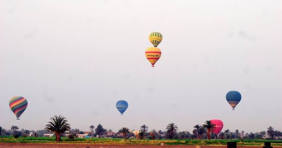 سماء الأقصر تشهد انطلاق 25 رحلة بالون تقل 513 سائحا أجنبيا مصريا