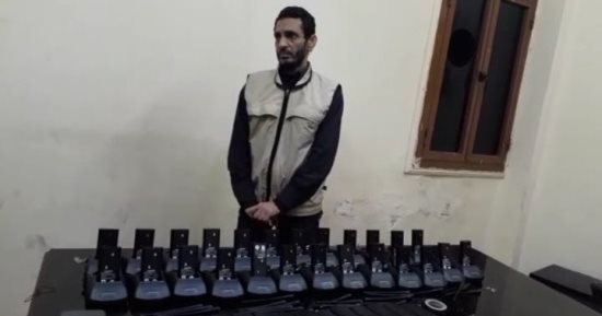 مباحث القاهرة تضبط فنى إلكترونيات بحوزته 25 جهازا لاسلكيا بوسط البلد