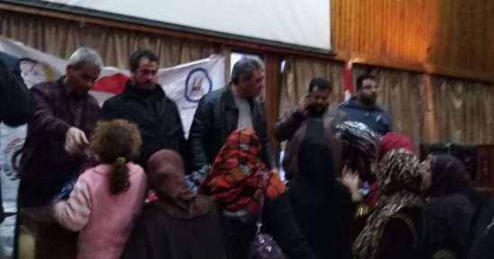 صور.. "حب الوطن" يوزع سلعا غذائية و1400 قطعة ملابس على أهل بولاق والأزبكية