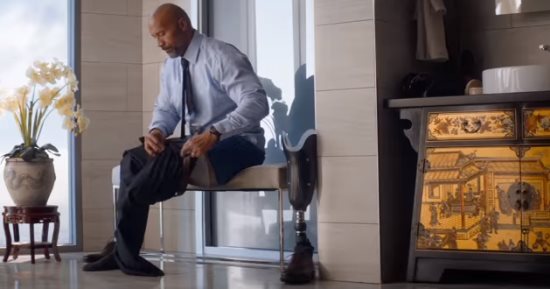 دواين جونسون فقد ساقه بسبب فيلم "Skyscraper".. اعرف التفاصيل
