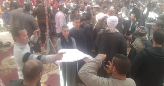 صور.. جلسة صلح عرفية تنهى خصومة ثأرية بين عائلتين بالمنيا من 2014