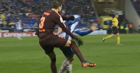 بيكيه يغيب عن برشلونة أمام فالنسيا بالكأس ويلحق بمواجهة تشيلسى