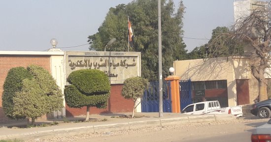 صور.. إخلاء مجمع مدارس السيوف فى الإسكندرية بسبب تسرب غاز من شركة المياه