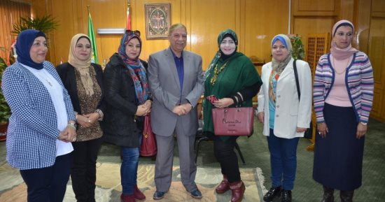 محافظ الإسماعيلية يؤكد أهمية دور المرأة فى استكمال مسيرة البناء والتنمية