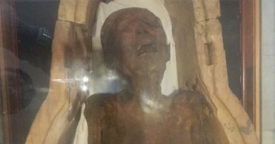 ننشر صور الـ3 قطع المعروضة فى بهو المتحف المصرى أبرزها المومياء الصارخة
