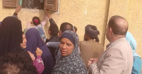 صور.. توقيع الكشف على 1530 مواطنا فى قافلة طبية بمدينة بيلا بكفر الشيخ