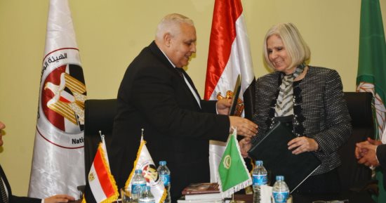 انتهاء فترة تقديم الاعتراضات على مرشحى الرئاسة.. و"الهيئة الوطنية" توقع بروتوكولا مع الجامعة العربية لتسجيل 80 متابعا من 19 جنسية لمتابعة الانتخابات.. ووفد من مطابع الأميرية يناقش مع الهيئة طباعة أوراق الاقتراع