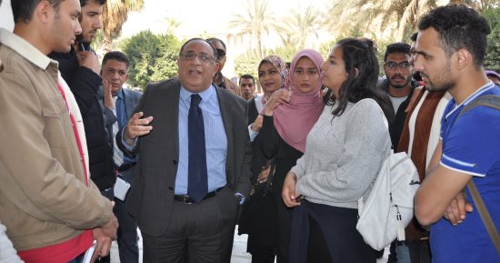 رئيس جامعة حلوان يتفقد التشطيب النهائى للمركز التجارى بالجامعة