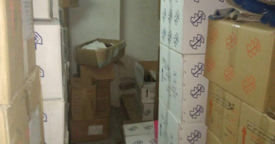 شرطة التموين تضبط مدير مخزن قبل ترويجه مستحضرات تجميل مجهولة بالوايلى