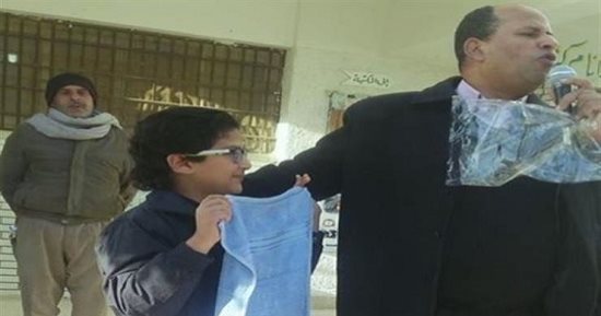 هى وصلت للفوطة..  بعد الرحلات والأقلام.. كيف تطورت الجوائز المدرسية؟