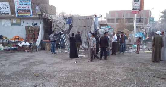 صور.. إزالة إشغالات الشوارع والباعة الجائلين بمدينة الطود