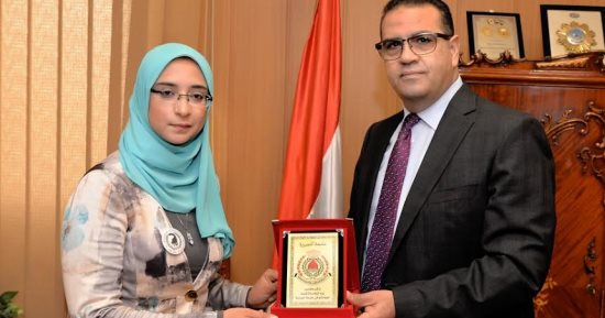 رئيس جامعة المنصورة يكرم أعضاء الفريق البحثى مكتشف الديناصور " منصوراصورس "