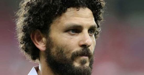 حسام غالى يشارك في تدريبات الأهلى الجماعية قبل رحلة الإمارات
