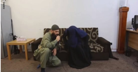 إمام مسجد بريطانى يثير الجدل بإخراجه الجن من فتاة منتقبة