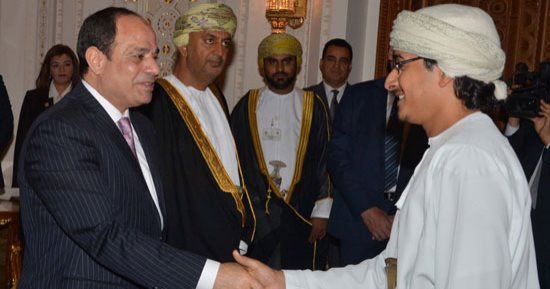 مصر تقيم جسورا مع السلطنة.. الرئيس السيسي يلتقى كبار المستثمرين فى عمان.. وزير التجارة يدعو كبرى شركات مسقط لاستغلال فرص الاستثمار المتاحة بالسوق المصرية.. ويؤكد: دور محورى لمجتمع البلدين فى تحقيق نقلة اقتصادية