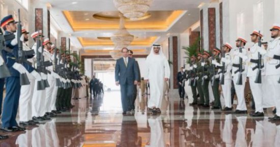 محمد بن زايد ينشر صورة له على "تويتر" أثناء وداع الرئيس السيسى للإمارات