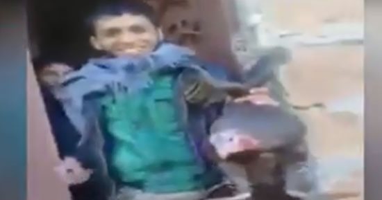 فيديو.. "ميليشيات أردوغان حرامية فراخ".. الجيش الحر: غنائم المعركة مع الأكراد