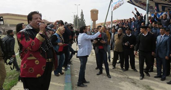 شعبان عبد الرحيم لنزلاء سجن برج العرب: "من النهاردة هاكون إنسان جديد".. صور