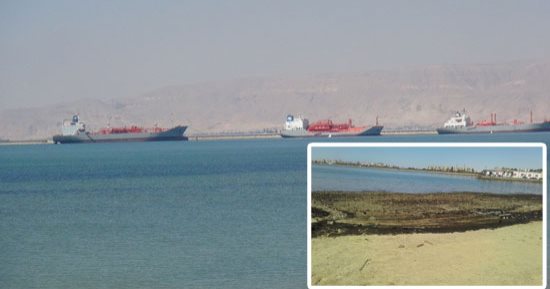 فيديو صور.. مواجهة بين "علوم البحار" والصيادين بسبب خليج السويس.. معهد علوم البحار: تلوث الخليج بمياه الصرف الصحى انتهى ولاتوجد منشئات تلقى المياه بالمسطح المائى.. المحافظ: تنسيق بين المعنين للقضاء على التلوث