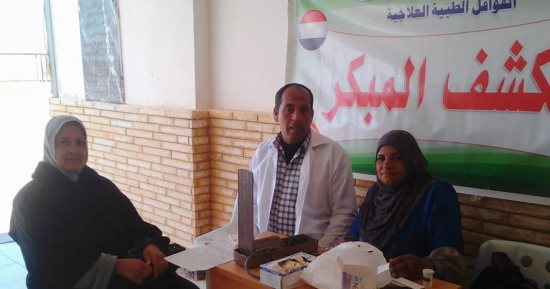صور.. صحة الوادى الجديد تنظم قافلة طبية مجانية لقرى المكس بباريس