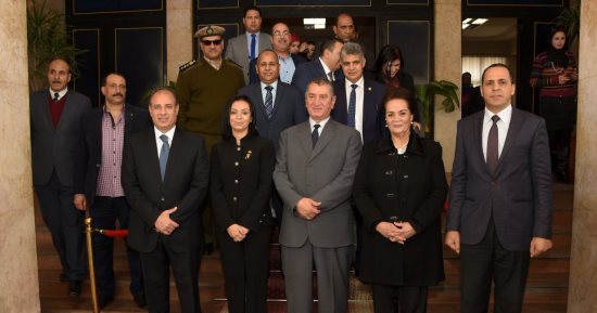 محافظ الإسكندرية يشارك بـ"صوتك لمصر بكرة" لحث النساء على التصويت بالانتخابات