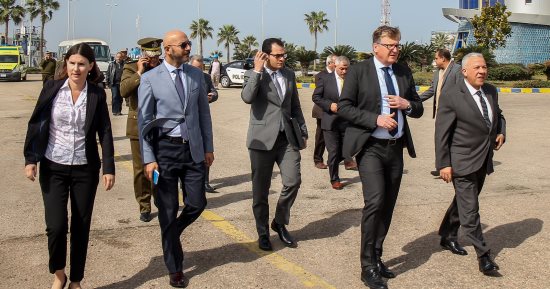 رئيس وفد الاتحاد الأوروبى يزور ميناء دمياط ويعد بزيادة الفرص الاستثمارية