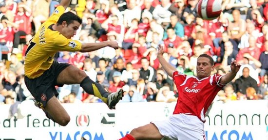 جول مورنينج.. فان بيرسى يضرب تشارلتون بقميص آرسنال فى الدورى الإنجليزى