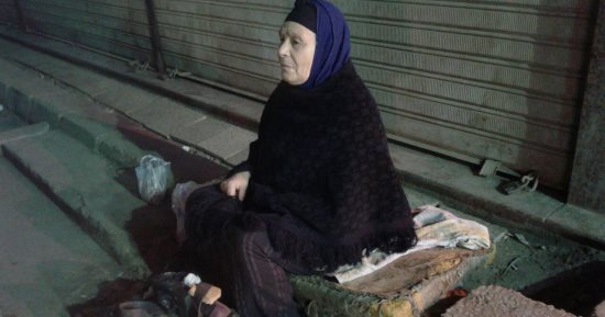 صور.. مأساة أسرة تكالبت عليها الديون والمرض مهددة بالطرد فى أرض اللواء