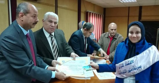 صور..تكريم طالبات البحيرة الفائزات على الجمهورية بـ"أفضل مشروع انتاجي"