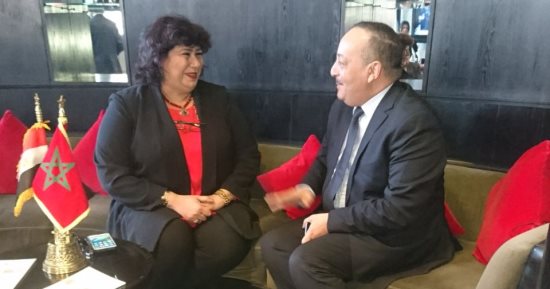  إيناس عبد الدايم تلتقى وزير الثقافة المغربى على هامش معرض الدار البيضاء