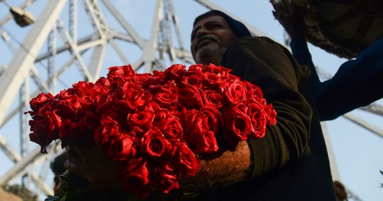 بمناسبة عيد الحب..دراسة: الفراعنة درّسوا أشعار الحب لأبنائهم فى المدارس
