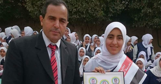 بسيون تكرم الطالبة الأولى علي الغربية فى الإعدادية بالفصل الدراسي الأول 