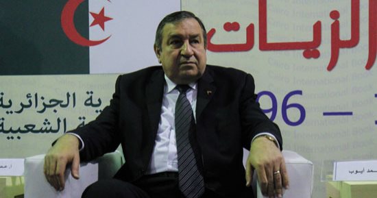 غدا.. الدكتور عصام شرف على "طريق الحرير" بالمجمع العلمى