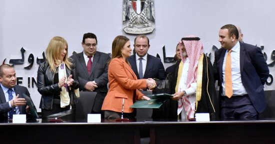 سحر نصر توقع اتفاقيتين لدعم الشركات الناشئة بـ250 مليون جنيه
