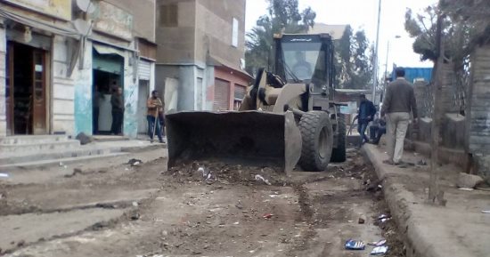 صور.. حملة مكبرة لإزالة الإشغالات وتطهير نهر النيل بكفر الشيخ